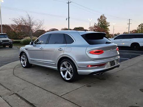 Used 2023 Bentley Bentayga Plug-In Hybrid image 5