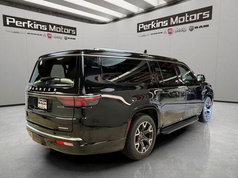 Used 2024 Jeep Wagoneer L Series III w/ Flexible Seating Group image 4