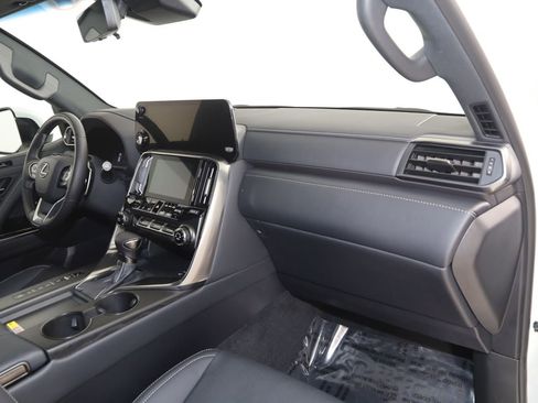 Used 2025 Lexus LX 600 4WD w/ Luxury Package image 50