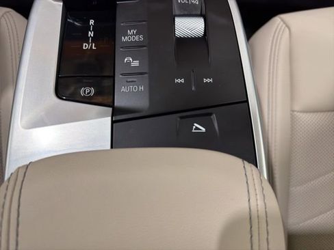 Used 2025 BMW X1 xDrive28i w/ Premium Package image 40