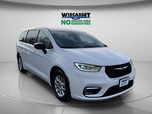 Used 2024 Chrysler Pacifica Touring-L FWD image 22