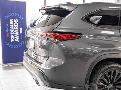 Used 2021 Toyota Highlander XSE image 16