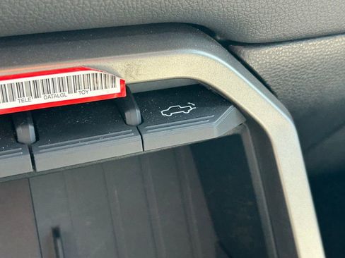 Certified 2025 Toyota Tundra Limited AWD/4WD image 34