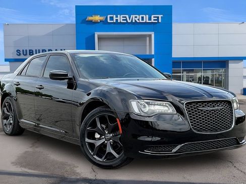 Used 2022 Chrysler 300 Touring w/ Sport Appearance Package RWD image 2