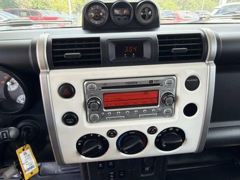 Used 2012 Toyota FJ Cruiser 2WD w/ Upgrade Pkg image 22
