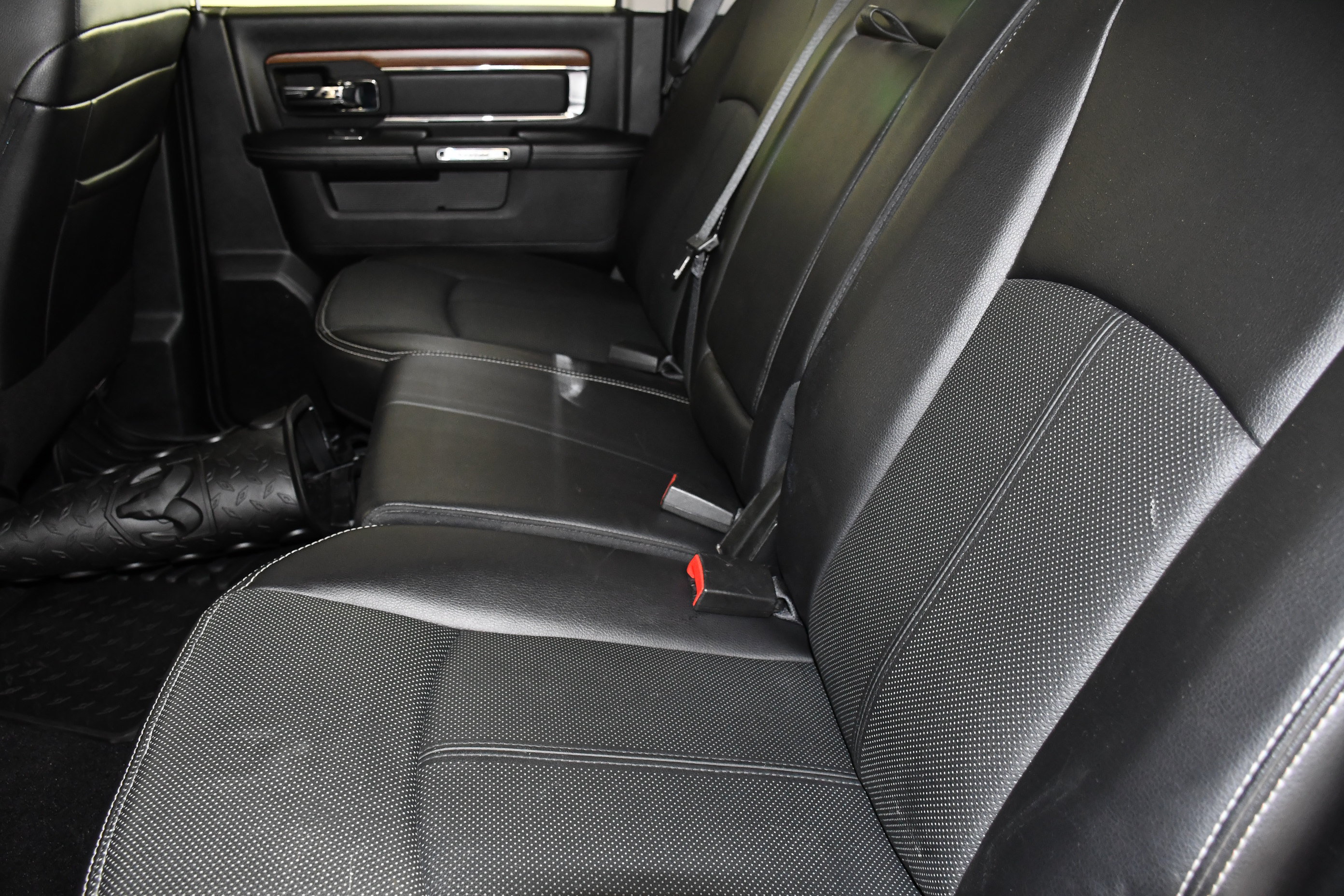 Used 2018 RAM 1500 Laramie AWD/4WD image 52