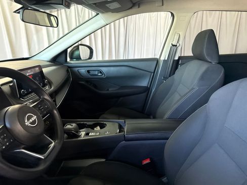 Used 2024 Nissan Rogue S FWD image 19
