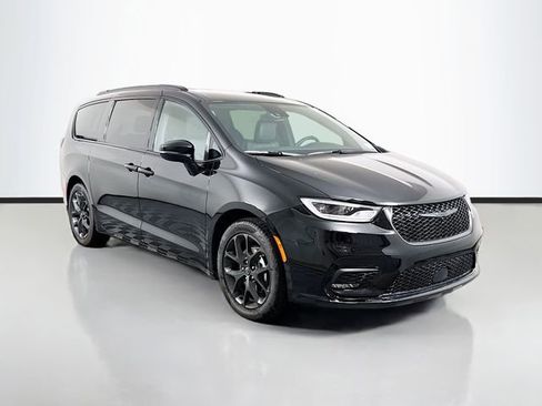 New 2026 Chrysler Pacifica Select w/ S Appearance Package FWD image 1