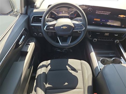 New 2026 Chevrolet Suburban LS image 17