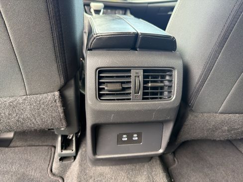 Used 2024 Nissan Rogue SV FWD image 11