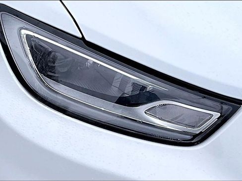 Used 2023 Chrysler Pacifica Touring-L image 29