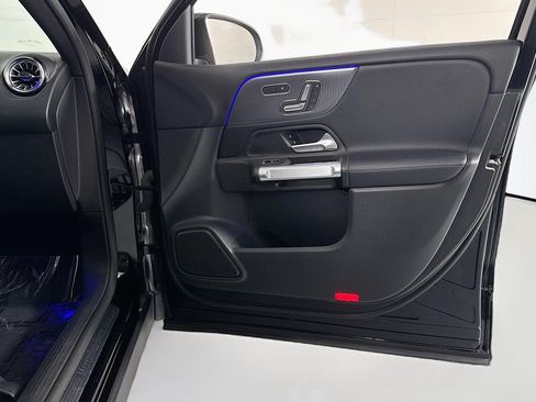 Used 2023 Mercedes-Benz GLB 250 4MATIC image 22