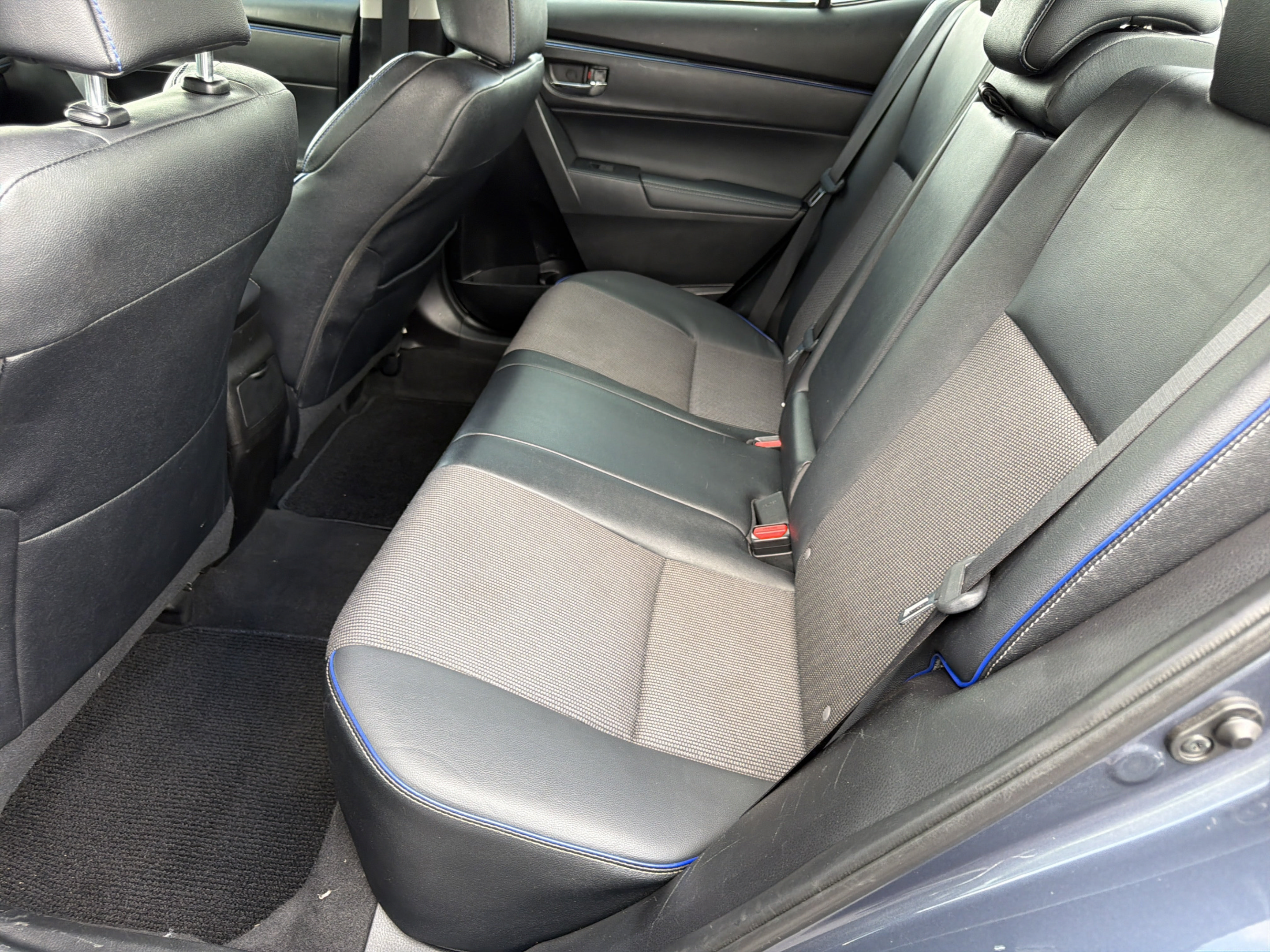Used 2017 Toyota Corolla SE FWD image 20