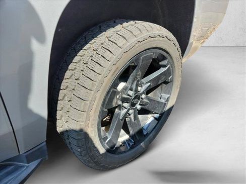 Used 2020 Chevrolet Suburban LT RWD image 9