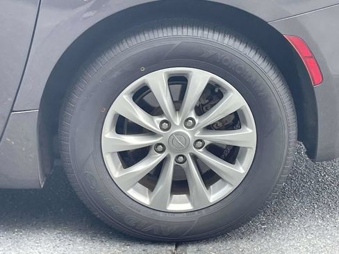 Certified 2018 Chrysler Pacifica Touring Plus FWD image 12