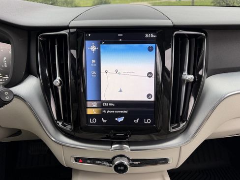 Used 2018 Volvo XC60 T6 Momentum w/ Convenience Package AWD/4WD image 21