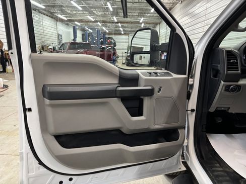 Used 2022 Ford F250 XL w/ Power Equipment Group image 7