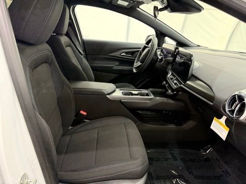 New 2026 Chevrolet Equinox EV LT image 19