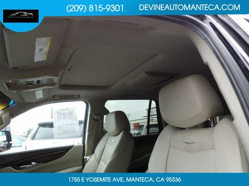Used 2017 Cadillac Escalade Premium Luxury image 30