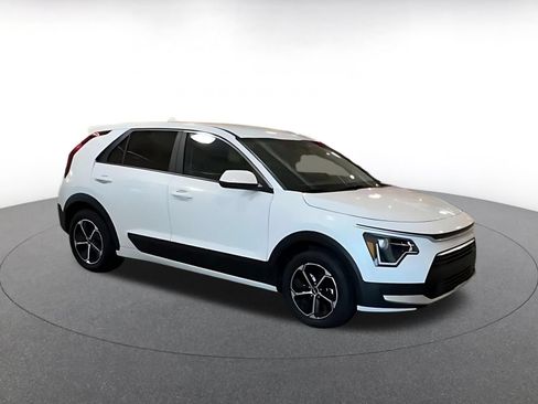 Used 2026 Kia Niro LX FWD image 2