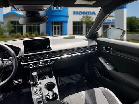 Used 2025 Honda Civic Sport image 32