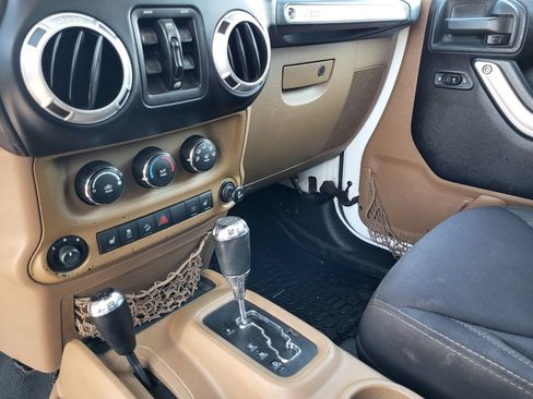 Used 2014 Jeep Wrangler Unlimited Sahara w/ Dual Top Group AWD/4WD image 23