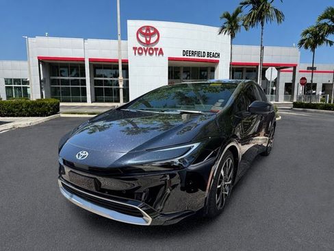 Used 2024 Toyota Prius Prime FWD image 3