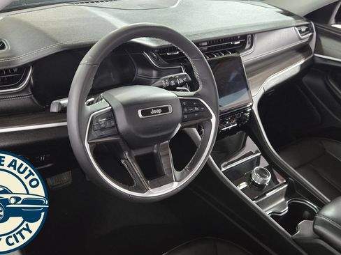 Used 2024 Jeep Grand Cherokee Limited AWD/4WD image 11