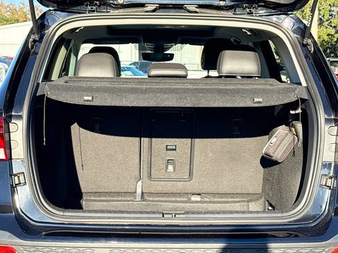 Used 2023 Volkswagen Taos SE w/ Panoramic Sunroof Package image 11