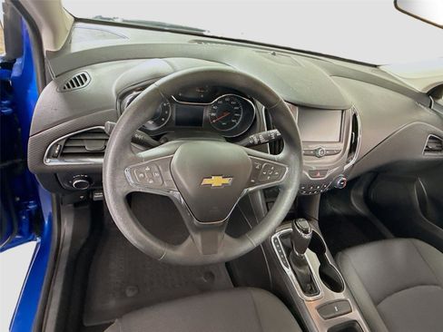 Used 2017 Chevrolet Cruze LT w/ Convenience Package image 5