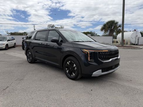 New 2026 Kia Carnival LXS FWD image 2