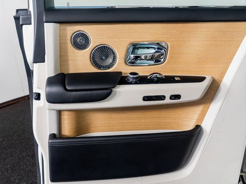 Used 2019 Rolls-Royce Phantom Sedan image 33