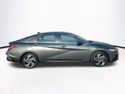 New 2026 Hyundai Elantra Limited FWD image 4