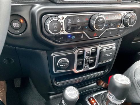 Used 2023 Jeep Wrangler Unlimited Sahara w/ Cold Weather Group AWD/4WD image 26