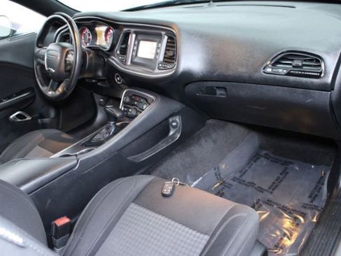 Used 2016 Dodge Challenger SXT image 23