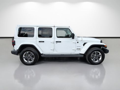 Used 2021 Jeep Wrangler Unlimited Sahara AWD/4WD image 2
