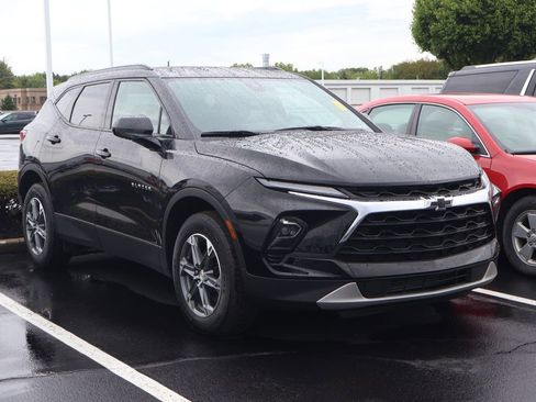 Used 2023 Chevrolet Blazer LT w/ Convenience Package FWD image 3