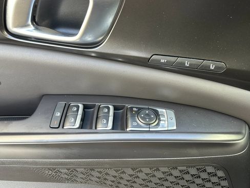 Used 2025 Kia Carnival SX Prestige FWD image 11