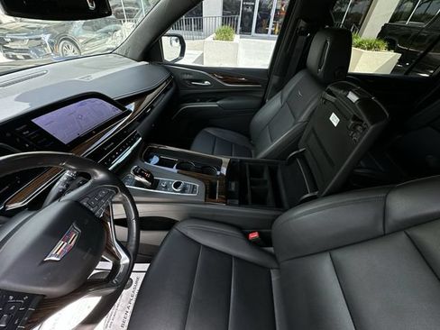 Certified 2023 Cadillac Escalade ESV Luxury RWD image 29