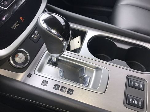 Used 2024 Nissan Murano SV AWD/4WD image 19