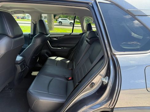 Used 2019 Toyota RAV4 XLE Premium FWD image 12