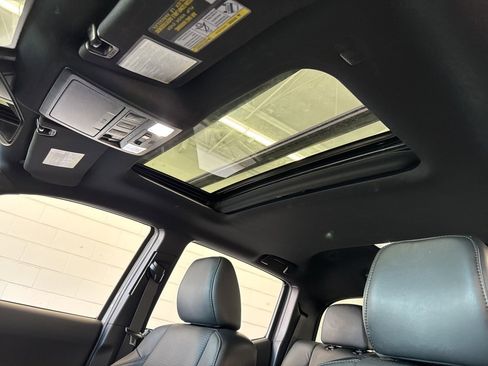 Used 2019 Toyota Tacoma TRD Off-Road image 16