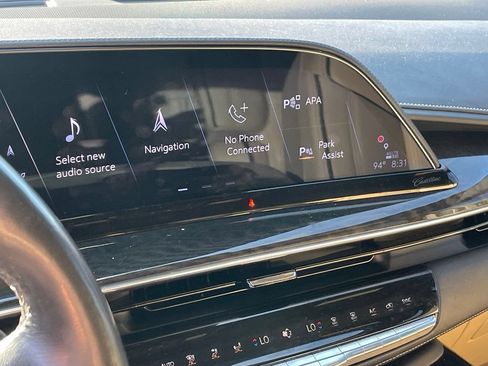 Used 2023 Cadillac Escalade Premium Luxury w/ Performance Package AWD/4WD image 9
