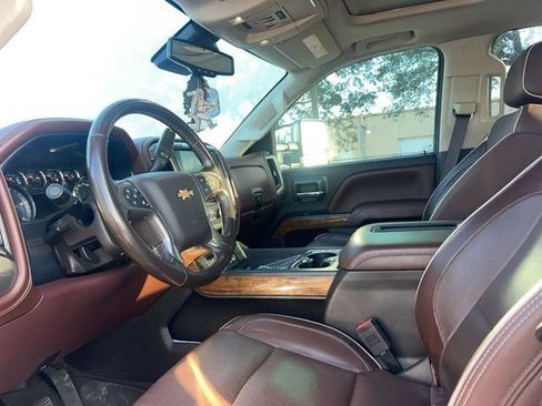 Used 2019 Chevrolet Silverado 2500 High Country w/ Duramax Plus Package image 7