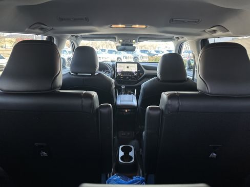 Used 2026 Toyota Highlander Limited image 19