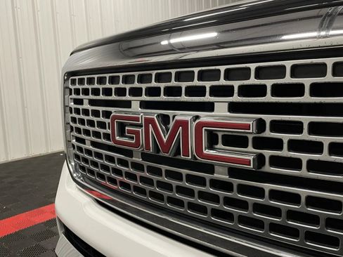 Used 2019 GMC Canyon Denali image 8