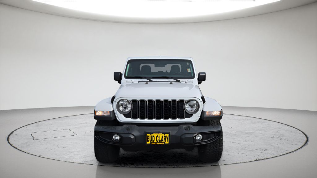 Used 2025 Jeep Gladiator Sport AWD/4WD image 3