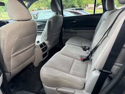 Used 2018 Honda Pilot EX image 8