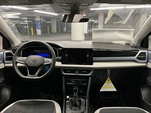 New 2026 Volkswagen Taos SE AWD/4WD image 7
