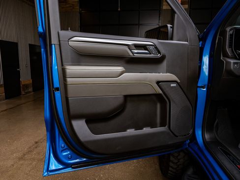 Used 2023 Chevrolet Silverado 1500 ZR2 w/ Technology Package image 32